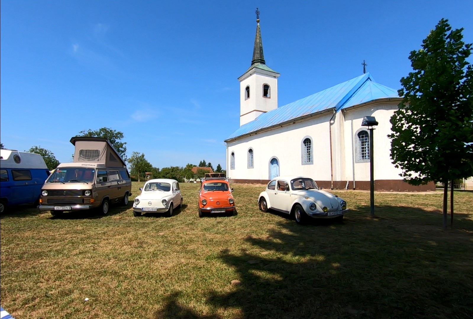 019 Crkva i oldtimeri