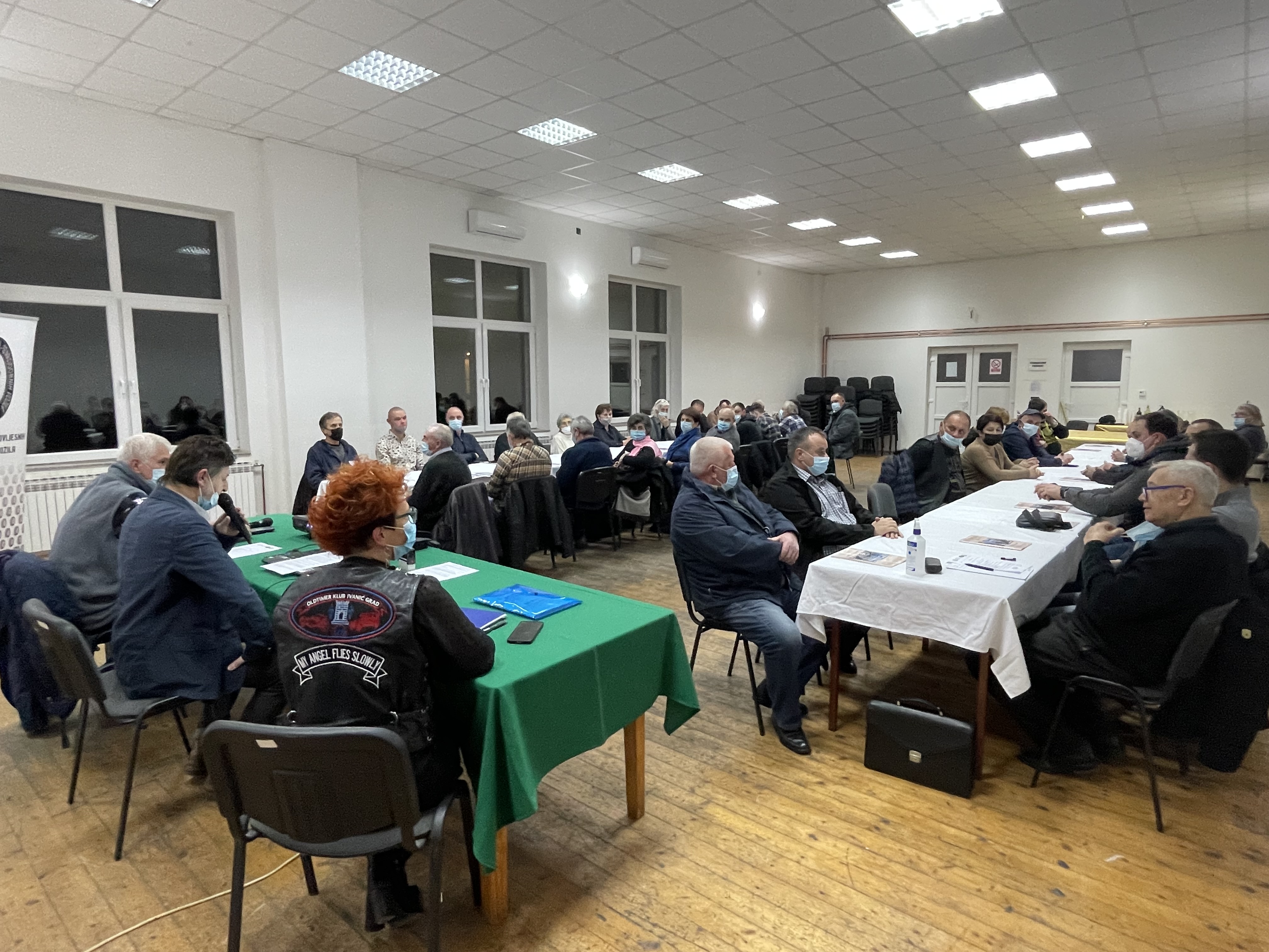 003 Pogled sala