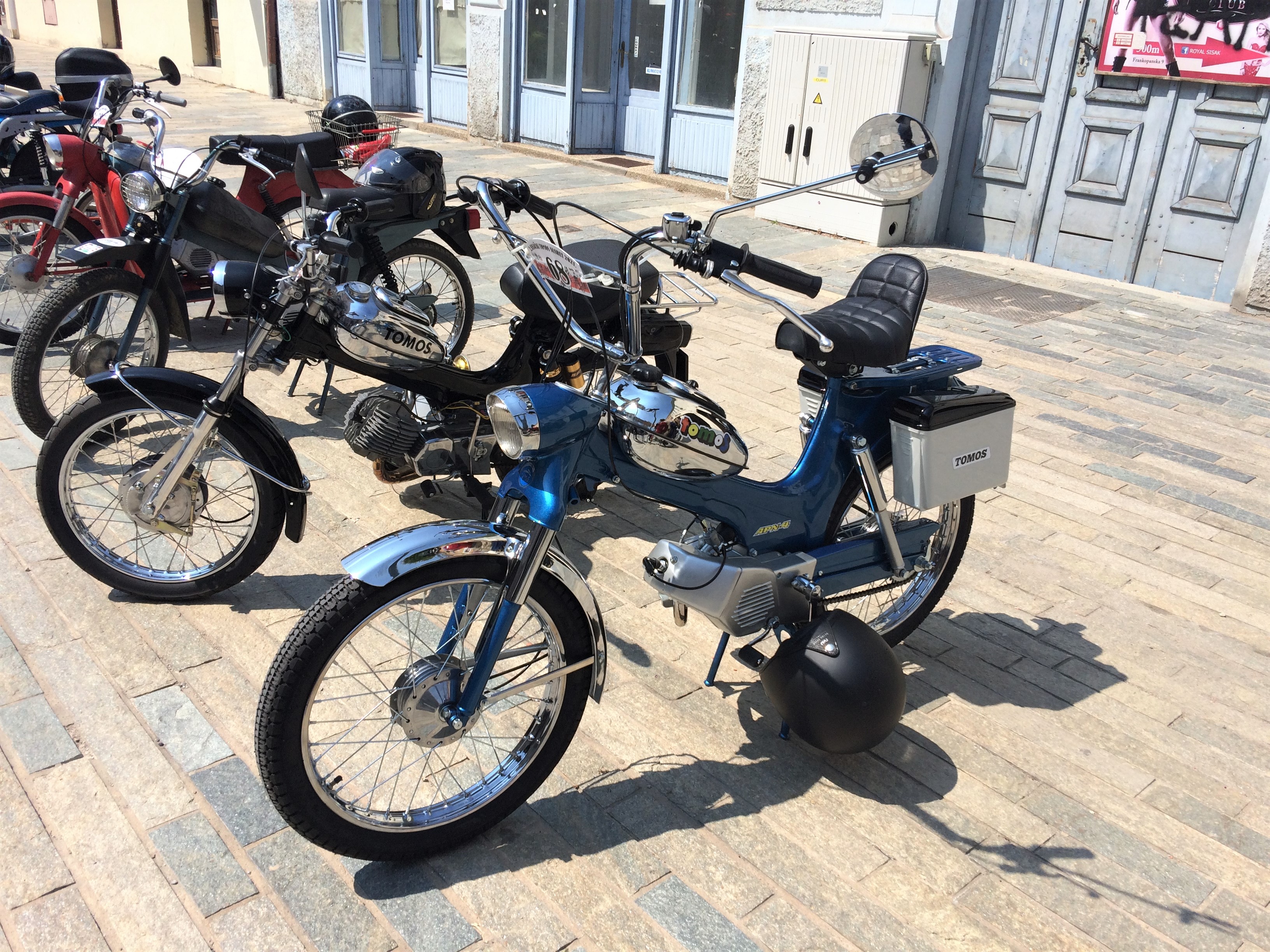 TOMOS NO 015 APN Hippy